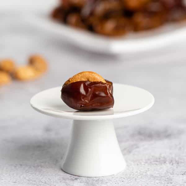 Fardh Dates with Roasted Cashew