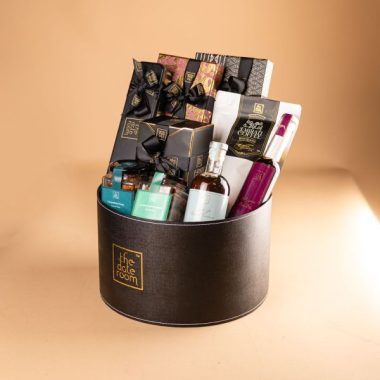 Gifting Gourmet: How to Curate the Perfect Date Confection Gift Box